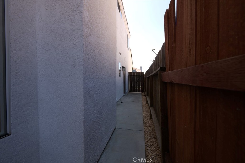 https://media.crmls.org/medias/67fe2894-62b5-49d1-943e-d3511f1c9cda.jpg?preset=X-Large