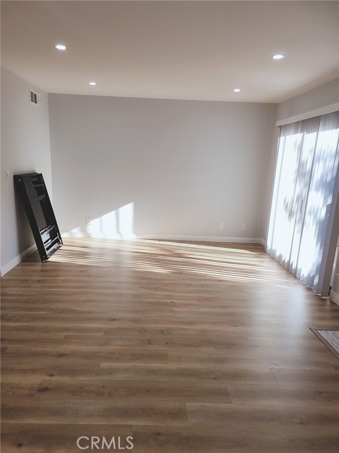 Detail Gallery Image 3 of 16 For 3130 Montrose Ave #102,  La Crescenta,  CA 91214 - 3 Beds | 2/1 Baths