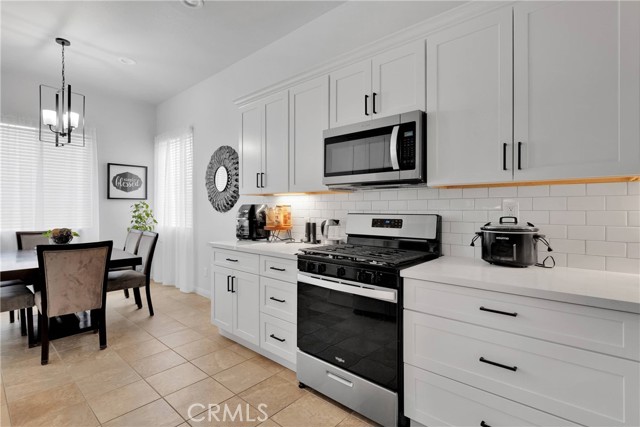 10065 Wilmington Lane, Apple Valley CA: https://media.crmls.org/medias/67feccbd-ccc9-406c-8415-d3e880370e87.jpg