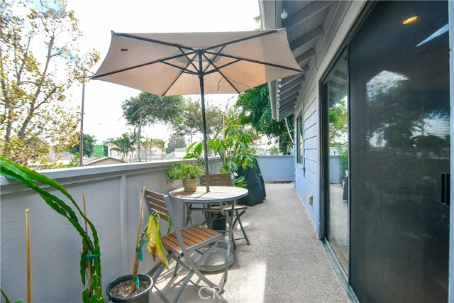 887 W 34th, Long Beach CA: https://media.crmls.org/medias/67ffc61e-a5a7-46d1-a5ba-38754efe3731.jpg