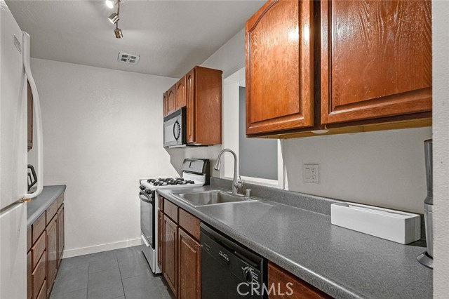 1222 N Olive Dr, West Hollywood CA: https://media.crmls.org/medias/67fff8f0-42cd-4aa5-bbc1-bff4c8dbcf8e.jpg