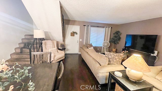 https://media.crmls.org/medias/68005d75-2bf5-40a7-8b71-4b461d0dc145.jpg?preset=X-Large