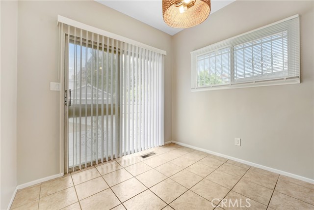 142 S Ardmore Avenue, Los Angeles CA: https://media.crmls.org/medias/68006179-3f51-4085-9357-2ac2c4bbb8ae.jpg