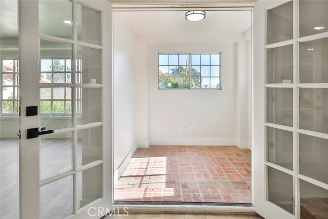 20591 Celtic Street, Chatsworth CA: https://media.crmls.org/medias/68008653-e8f5-48bb-b5e9-dfb687611131.jpg