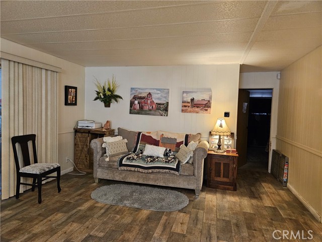 Detail Gallery Image 5 of 15 For 1025 S Lyon Ave, Hemet,  CA 92543 - 2 Beds | 2 Baths