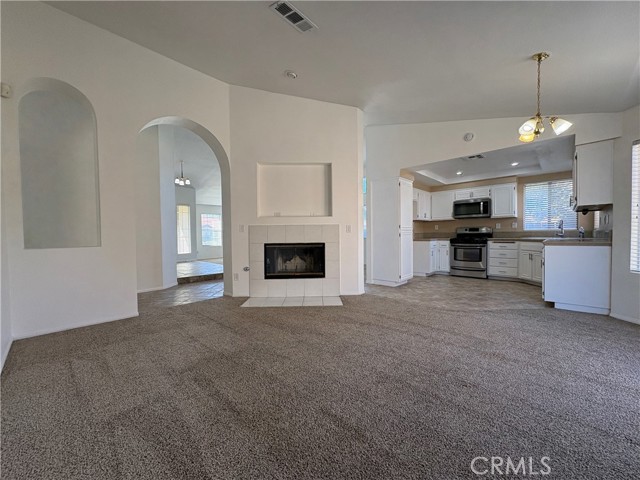 Detail Gallery Image 4 of 12 For 37050 Casa Verde Dr, Palmdale,  CA 93550 - 3 Beds | 2 Baths