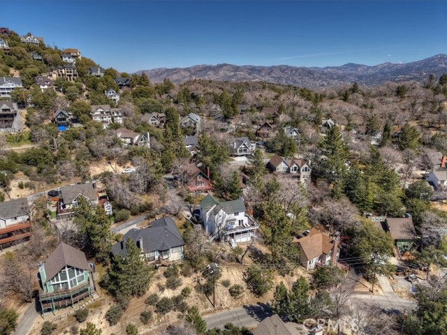 Detail Gallery Image 51 of 73 For 1211 Yosemite, Lake Arrowhead,  CA 92352 - 4 Beds | 3/1 Baths