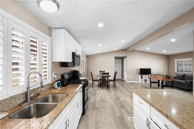 Detail Gallery Image 5 of 47 For 24472 Cornstalk Rd, Wildomar,  CA 92595 - 2 Beds | 2 Baths