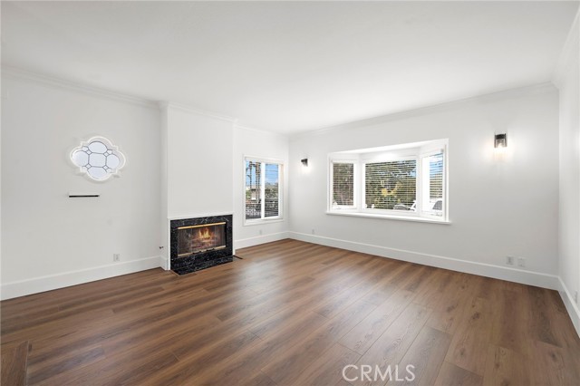 Detail Gallery Image 6 of 35 For 377 Roycroft Ave, Long Beach,  CA 90814 - 4 Beds | 2/1 Baths