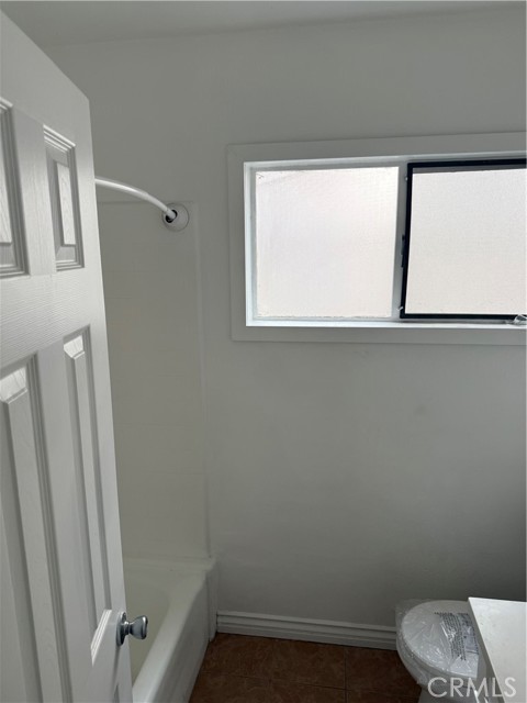 Detail Gallery Image 5 of 6 For 749 S Berendo St #3,  Los Angeles,  CA 90005 - 0 Beds | 1 Baths