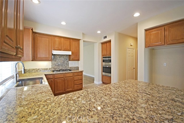 27849 Alta Vista Avenue, Valencia CA: https://media.crmls.org/medias/6804c051-6906-4af7-8623-2b598cf9ef8c.jpg