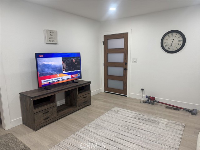 1917 Clinton Street, Los Angeles CA: https://media.crmls.org/medias/6804ca2d-385a-47d3-b56d-55fe37c11395.jpg
