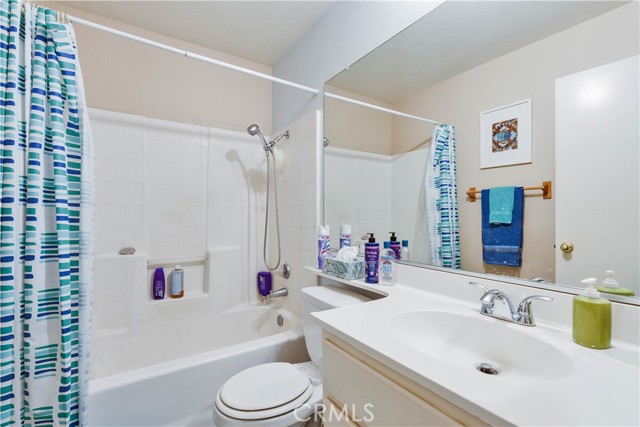 14445 Columbia Court, Adelanto CA: https://media.crmls.org/medias/6804e5b5-01aa-43a3-a24a-5a8d0bbd5d62.jpg