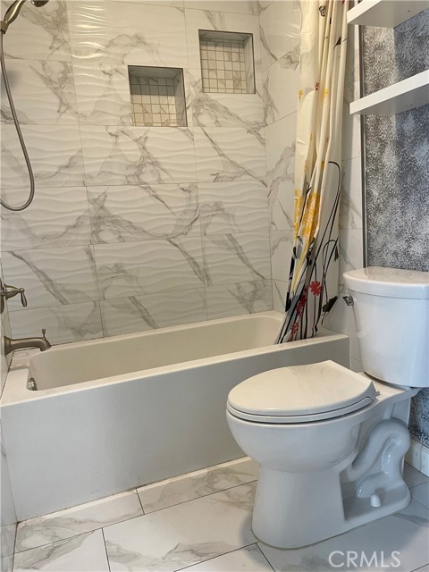 10149 Commerce Avenue, Tujunga CA: https://media.crmls.org/medias/68059cd5-a9b2-43d9-b237-6e779f893f47.jpg