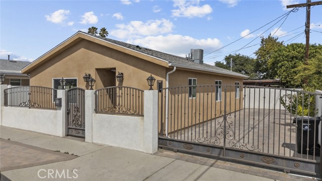 7420 Elmer Avenue, Sun Valley CA: https://media.crmls.org/medias/68060584-48d7-4ef8-b3c1-3a6e2a3db96b.jpg
