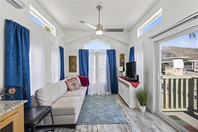 Detail Gallery Image 2 of 25 For 910 Deerwood, San Jacinto,  CA 92583 - 1 Beds | 1 Baths