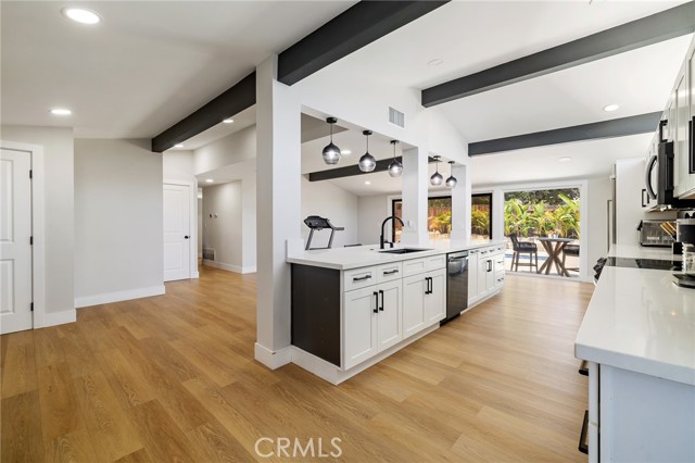 19945 Gresham Street, Northridge CA: https://media.crmls.org/medias/68068cb7-cf23-4721-9105-1e5e70485f93.jpg