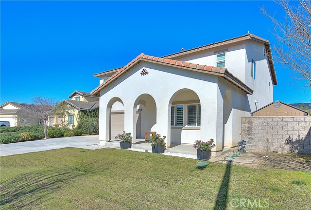 Detail Gallery Image 4 of 60 For 4822 Carl Ct, Jurupa Valley,  CA 91752 - 5 Beds | 3/1 Baths