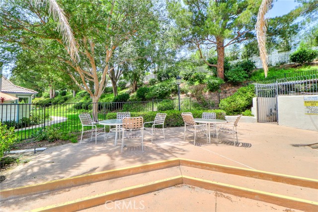 345 Jeremiah Drive, Simi Valley CA: https://media.crmls.org/medias/6806b165-f893-44e3-a5ba-3d07ad1dbf96.jpg