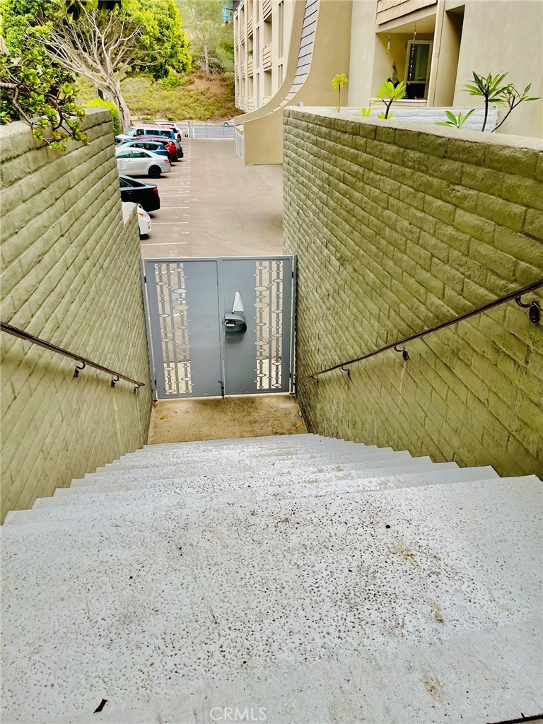 https://media.crmls.org/medias/6806c5e8-a506-41fb-8c46-c9fd3e2578d6.jpg?preset=X-Large