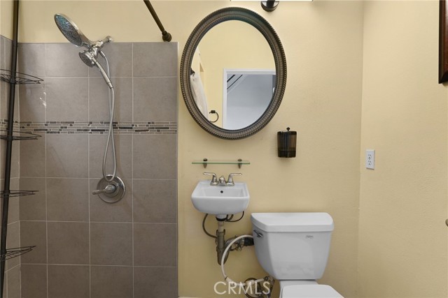 Detail Gallery Image 7 of 48 For 9400 1/2 Noble, North Hills,  CA 91343 - 5 Beds | 3 Baths