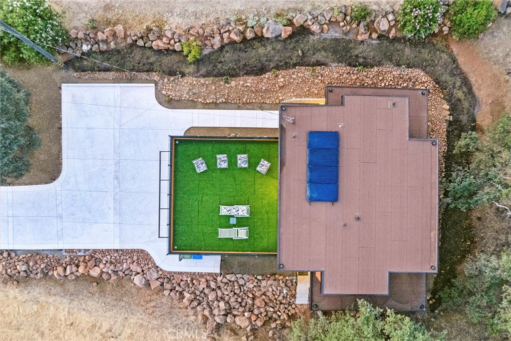 https://media.crmls.org/medias/6806dcc0-baad-43a0-8944-994ced89f9a5.jpg?preset=X-Large
