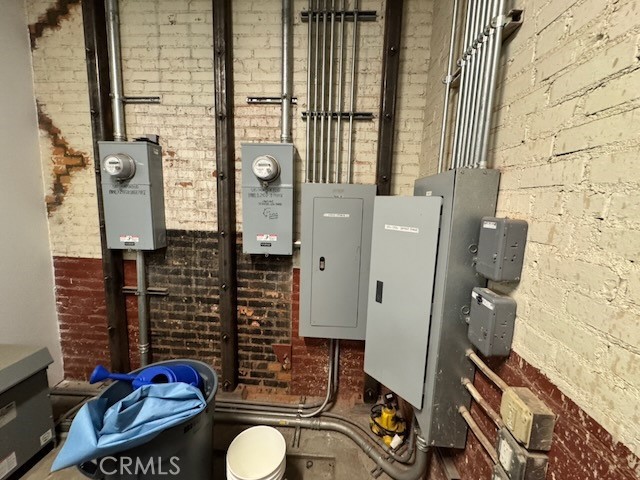 585 E Thompson Boulevard, Ventura CA: https://media.crmls.org/medias/6807c176-e048-4e1b-b60c-6642ce27dc52.jpg