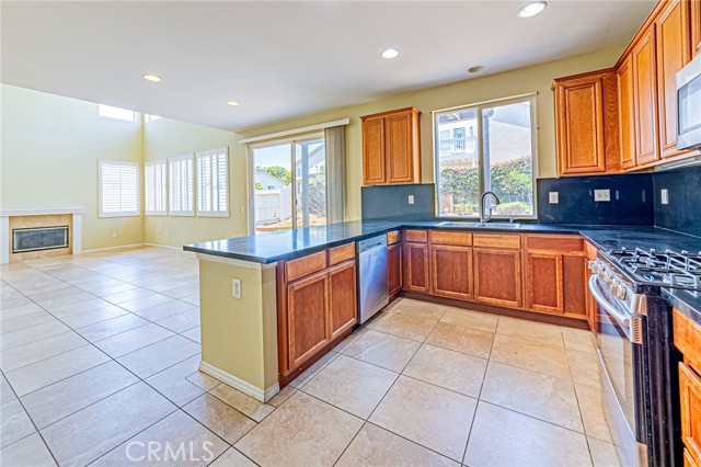955 Blackberry Lane, Carson CA: https://media.crmls.org/medias/68083218-eddb-4b22-92e1-9aedca48ed4e.jpg