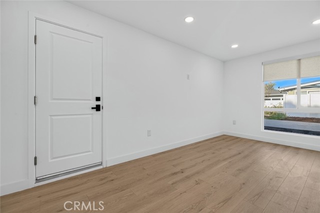 16445 Kingsbury photo 28