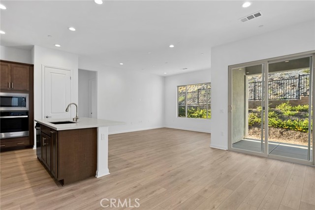 Detail Gallery Image 4 of 26 For 11920 Shadeland, Corona,  CA 92883 - 2 Beds | 2 Baths