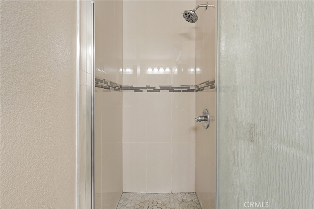 https://media.crmls.org/medias/68093360-cc43-4973-989b-3c25c911d0bc.jpg?preset=X-Large