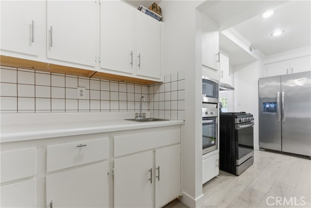 Detail Gallery Image 19 of 39 For 8443 Remmet, Canoga Park,  CA 91304 - 3 Beds | 2 Baths