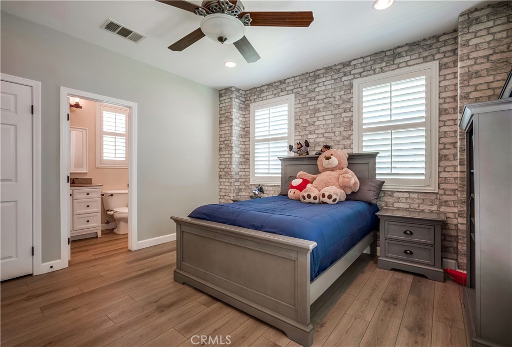 https://media.crmls.org/medias/680a96a1-5070-4afe-bd54-ba1d19069727.jpg?preset=X-Large