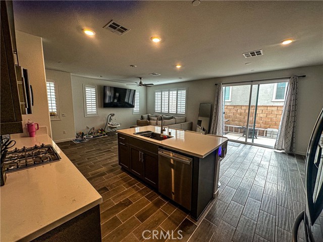 Detail Gallery Image 17 of 34 For 16281 Castello Ln #2,  Fontana,  CA 92336 - 3 Beds | 2/1 Baths