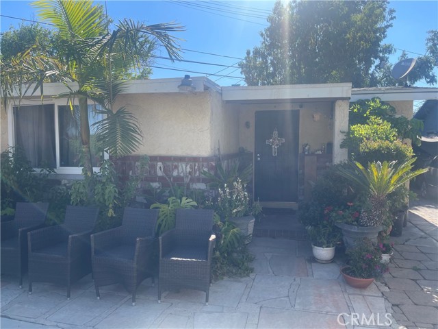 7751 Arvilla Avenue, Sun Valley CA: https://media.crmls.org/medias/680bc3ab-9521-458e-95fb-1d05eb536691.jpg
