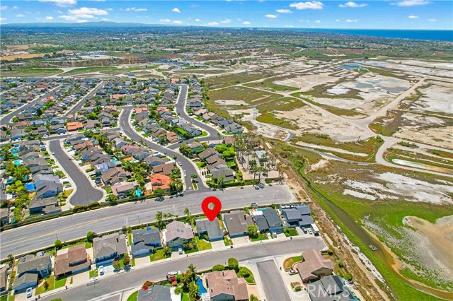 18202 Foss Lane, Huntington Beach CA: https://media.crmls.org/medias/680bde9a-1a6c-442f-a3e7-4f22e1855833.jpg