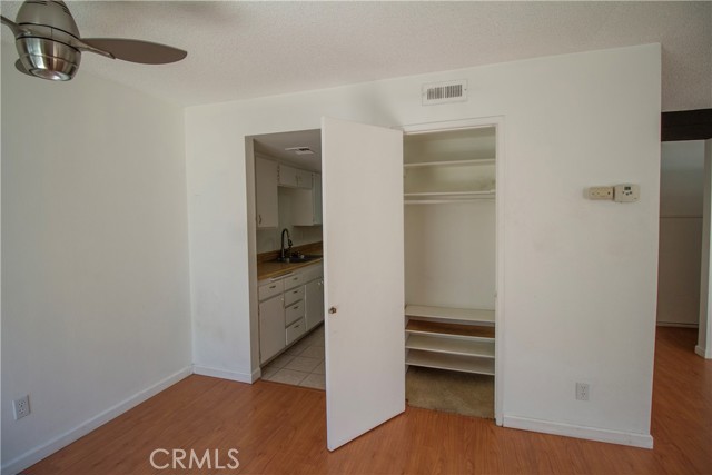 11818 Moorpark Street, Studio City CA: https://media.crmls.org/medias/680dd7b4-1516-4d6c-98aa-aad5a545fc9a.jpg