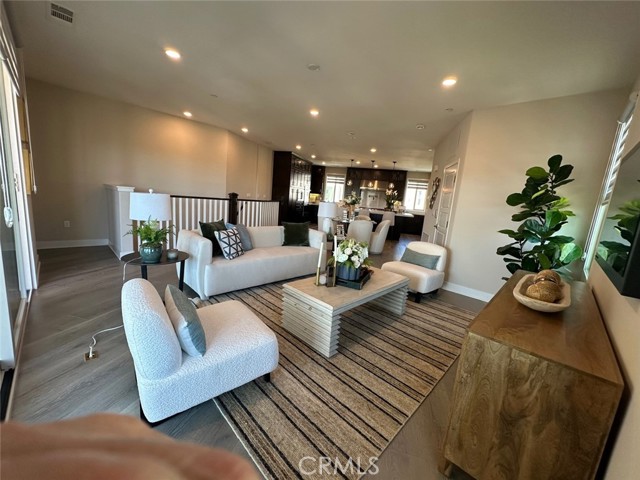 195 Stellar, Irvine CA: https://media.crmls.org/medias/680dfdbb-f0c4-4719-a7c1-946cce02cd8e.jpg