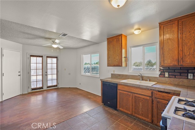 Detail Gallery Image 8 of 40 For 10533 E Avenue S14, Littlerock,  CA 93543 - 4 Beds | 2 Baths