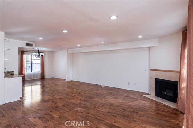 2930 Montrose Avenue, La Crescenta CA: https://media.crmls.org/medias/680e8a42-82f8-4a80-bb13-c0b16d6fc589.jpg