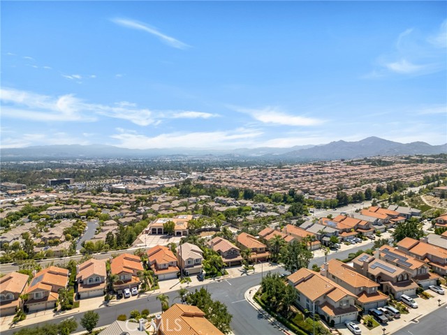 19900 Mariposa Creek Way Way, Porter Ranch CA: https://media.crmls.org/medias/68109b7b-230f-4db2-a102-72f53f0546c1.jpg