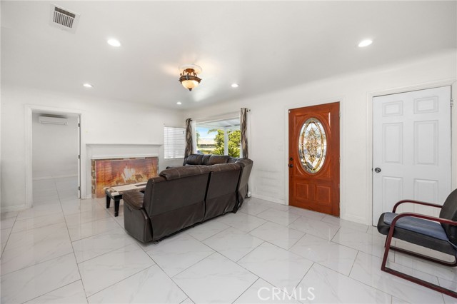 Detail Gallery Image 6 of 45 For 1414 E Thackery, West Covina,  CA 91791 - 4 Beds | 2 Baths