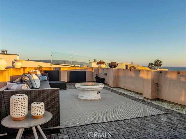 1105 Manhattan, Hermosa Beach, California 90254, 4 Bedrooms Bedrooms, 0 ,2 BathroomsBathrooms,Residential,For Sale,Manhattan,0,PV26150388