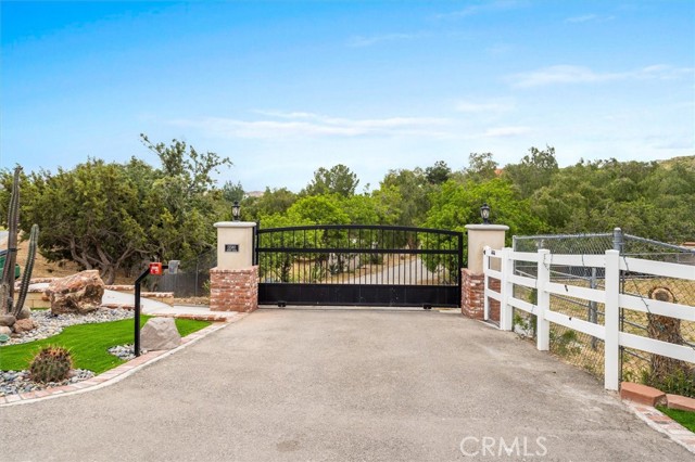 13580 Summit Knoll Road Agua Dulce, California 13580 Summit Knoll Road