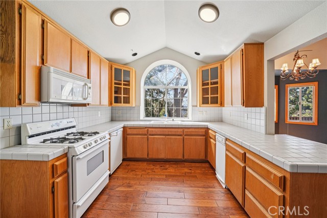 Detail Gallery Image 8 of 35 For 25274 North Rd, Twin Peaks,  CA 92391 - 3 Beds | 2/1 Baths