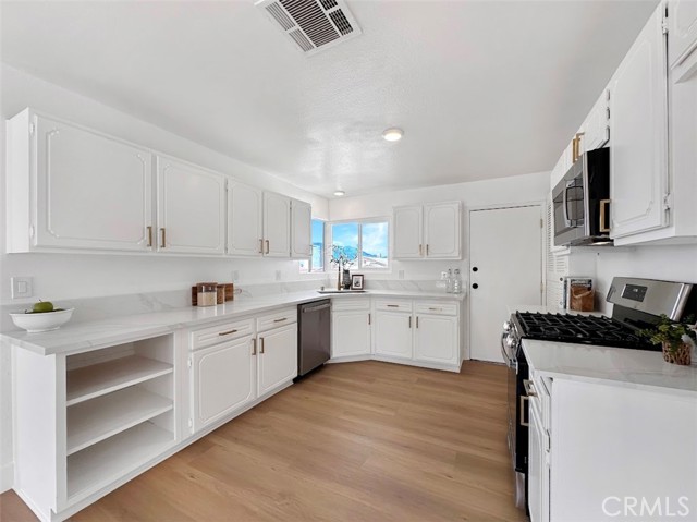 Detail Gallery Image 2 of 16 For 11730 Ambrosio, Desert Hot Springs,  CA 92240 - 3 Beds | 2 Baths