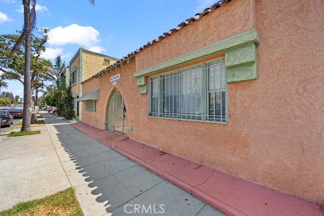 234 Lime Avenue, Long Beach CA: https://media.crmls.org/medias/68143c0f-e2d5-4d8b-a2e4-d479d77093a9.jpg