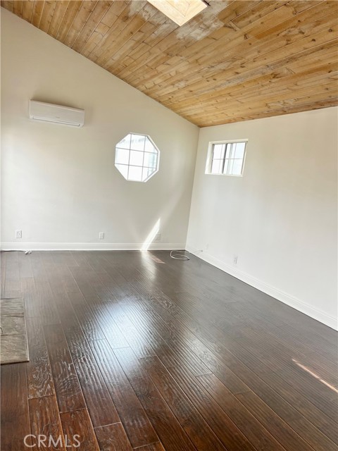 Detail Gallery Image 9 of 19 For 613 Poinsettia Ave #1/2,  Corona Del Mar,  CA 92625 - 3 Beds | 2 Baths