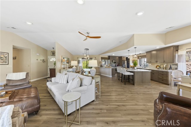 Detail Gallery Image 10 of 70 For 2103 Margarita Glen, Fallbrook,  CA 92028 - 6 Beds | 3/2 Baths