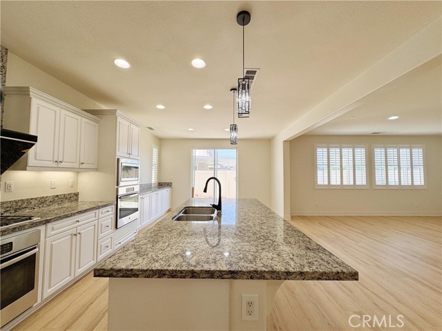 Detail Gallery Image 11 of 42 For 12827 Meridian St, Corona,  CA 92880 - 4 Beds | 3 Baths
